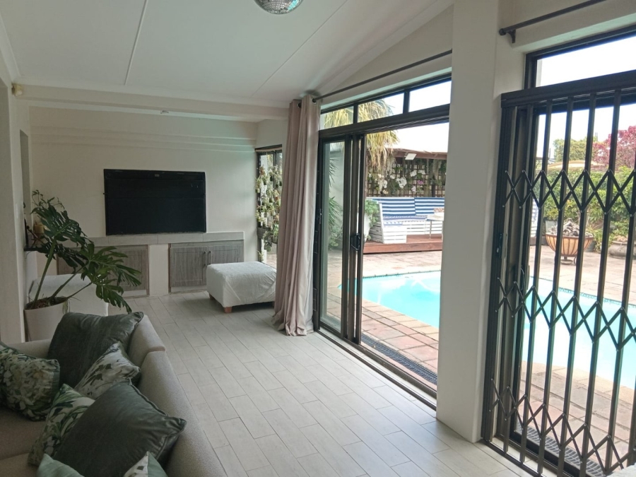 6 Bedroom Property for Sale in Gonubie Eastern Cape